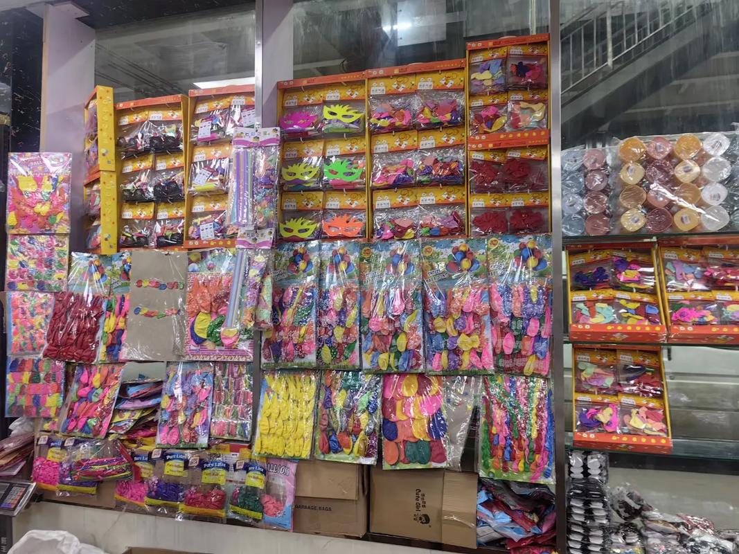 日用品批發(fā) 實(shí)體經(jīng)營(yíng)與專業(yè)配送，我們以誠(chéng)信筑未來(lái)